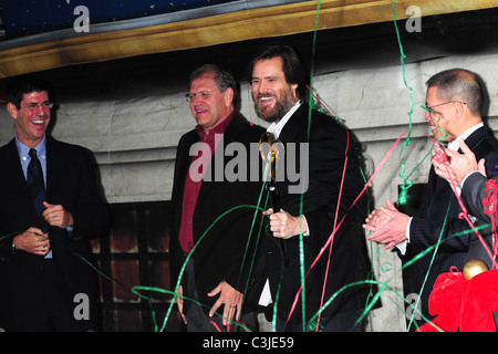 Rich Ross, Robert Zemeckis, Jim Carrey et et David Lim "DISNEY'S A Christmas Carol' voyage en train dernier arrêt au Grand Central Banque D'Images