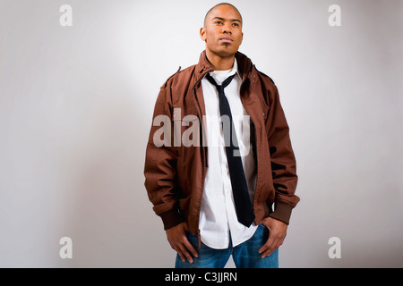 Portrait of young man wearing jacket Banque D'Images