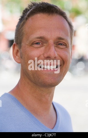 Portrait of a smiling man, la Suède. Banque D'Images