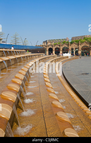 La fontaine de la place de la gerbe à l'extérieur de la gare de Sheffield South Yorkshire Angleterre GO UK EU Europe Banque D'Images