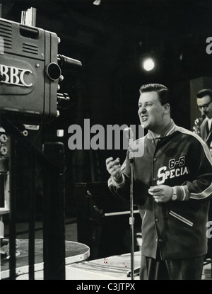 DON LANG (1925-1992), tromboniste et chanteur britannique sur la BBC TV Six-Five Special programme pop Banque D'Images