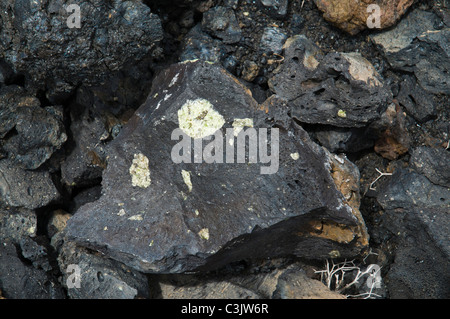 Volcan Volcan LANZAROTE dh avec pierres de lave de cristaux d'olivine gem stone Banque D'Images