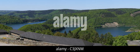 Château Vogelsang et lac artificiel de nationalpark eifel, Allemagne Banque D'Images