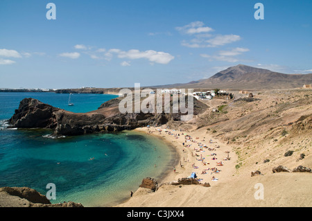 Playa de Papagayo PAPAGAYO dh les gens de mer à Lanzarote Playa Papagayo beach plages de sable de la côte maison de vacances Banque D'Images