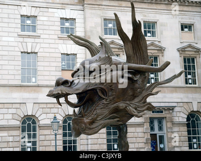 L'artiste chinois Ai Weiwei show de 12 sculptures en bronze tête animale Somerset House Londres Banque D'Images