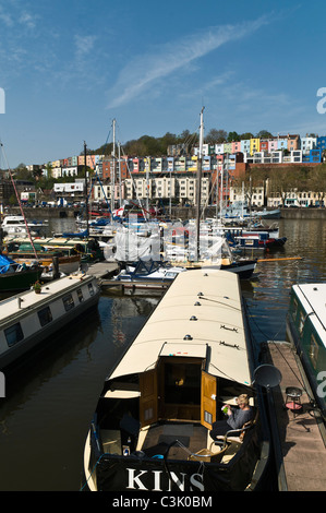 dh Floating Harbour Marina DOCKS BRISTOL HOTWELLS Barge yacht bateaux royaume-uni sur le bateau gens amarrés marinas canal maisons angleterre Banque D'Images