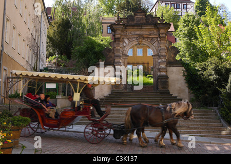 Tuchmacher gate (Tuchmachertor) dans la ville de Meissen avec horsewagon traditionnels ; la Saxe, Allemagne, Europe Banque D'Images