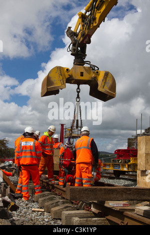 Des améliorations structurelles Network Rail, voie renouvellement, réparation de ponts et d'amélioration des infrastructures d'Arnside 150 ans viaduc ferroviaire, Cumbria, Royaume-Uni Banque D'Images