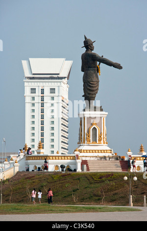 Statue de Chao Anouvong, Chao Anouvong Park, Vientiane, Laos Banque D'Images