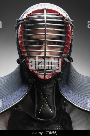 Le kendo fighter avec masque de visage, portrait Banque D'Images