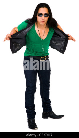 Jeune homme debout et posant isolated over white Banque D'Images