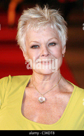 Dame Judi Dench neuf - Première mondiale tenue à l'Odeon Leicester Square Londres, Angleterre - 03.12.09 Lia Toby/ Banque D'Images