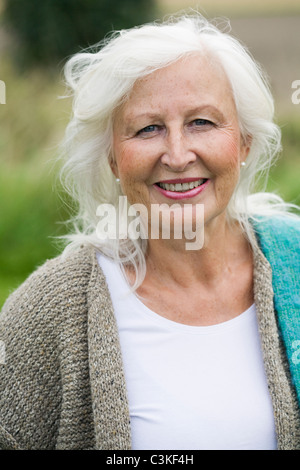 Portrait of a senior woman smiling Banque D'Images