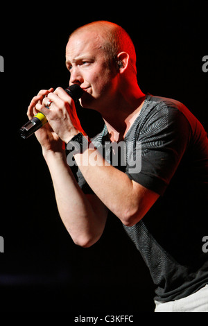 Isaac Slade La Mêlée en concert en concert à WTMX 101.9fm Chicago's Miracle sur State Street 11 à l'Auditorium Theatre Banque D'Images