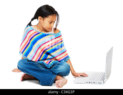 Girl working on a laptop isolated over white Banque D'Images