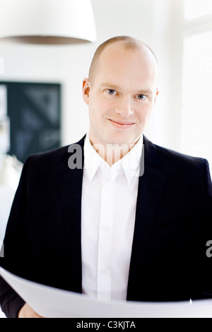 Businessman smiling, portrait, close-up Banque D'Images