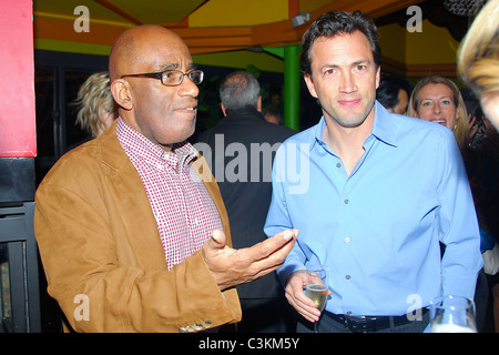 Al Roker, Andrew Shue fête pour célébrer la publication de Al Roker's premier livre de fiction, 'Le Matin Voir les meurtres' à Sushi Banque D'Images