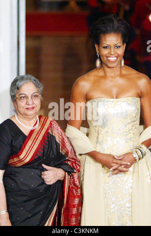 La Première Dame Michelle Obama est à côté d'Indian Première Dame Gursharan Kaur au tout premier dîner officiel de l'état à Le Blanc Banque D'Images