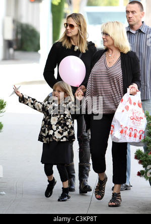 Heidi Klum, Leni Klum et Erna Klum Heidi Klum va faire les courses sur le Black Friday avec sa fille et la mère, Los Angeles Banque D'Images