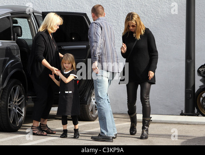 Erna Klum, Leni Klum et Heidi Klum Heidi Klum va faire les courses sur le Black Friday avec sa fille et la mère, Los Angeles Banque D'Images