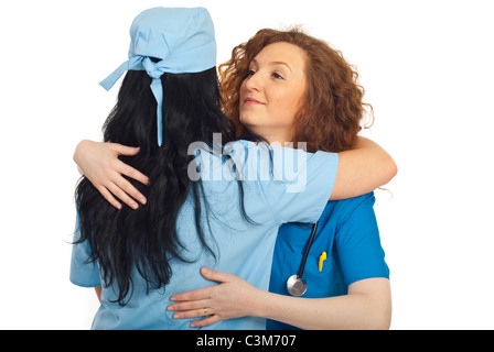 Femme Médecin et féliciter l'autre embrassant isolé sur fond blanc Banque D'Images