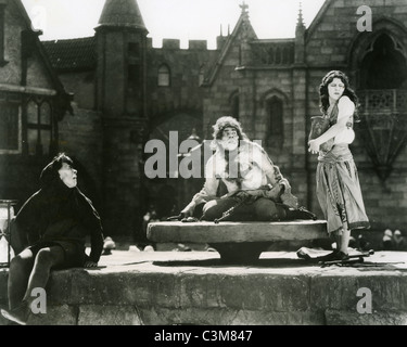 Le Bossu de Notre-Dame 1923 Film muet avec Lon Chaney centre comme Quasimodo Banque D'Images