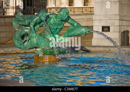 Fontaines à Trafalgar Square, City of London, UK Banque D'Images