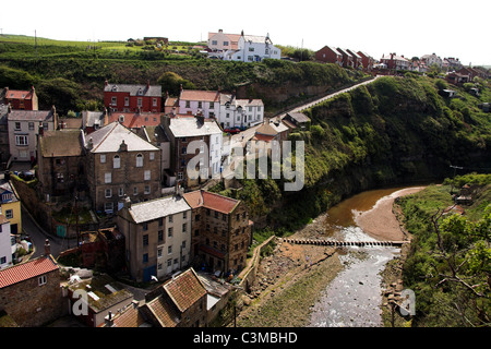 Staithes Beck, estuaire du petit village de pêcheurs de Staithes, North Yorkshire, England, UK Banque D'Images