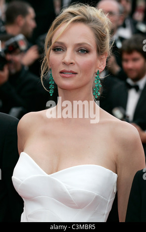 UMA THURMAN SOIRÉE D'OUVERTURE DU FESTIVAL DU FILM DE CANNES PALAIS DES FESTIVALS FRANCE 11 Mai 2011 Banque D'Images