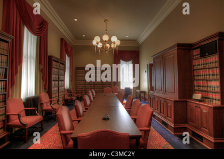 Salle de réunion de la bibliothèque de droit dans un immeuble historique Banque D'Images