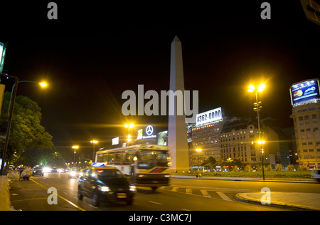 Obélisque de Buenos Aires et de l'Avenida 9 de Julio, l'Argentine. Banque D'Images