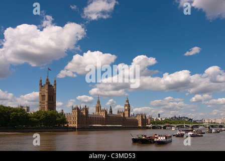 Chambres du Parlement, Londres se trouve près de la rivière Thames Banque D'Images