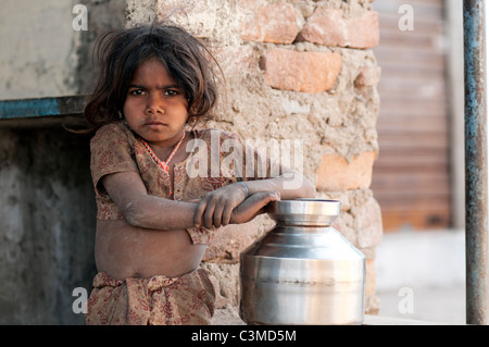 Peu d'orphelins indiens au Rajasthan. Banque D'Images