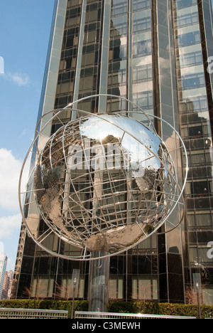 Trump Tower montrant world globe Banque D'Images