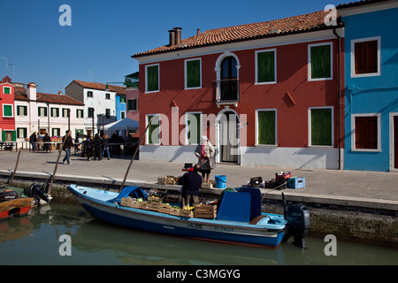 La boutique mobile, l'île de Burano, Venise, Italie Banque D'Images