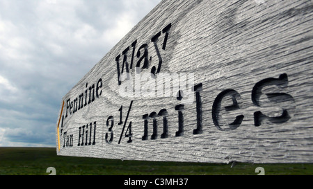 Un Pennine Way sign post entre Tan Hill et l'Auge Chefs, North Yorkshire, UK. Banque D'Images