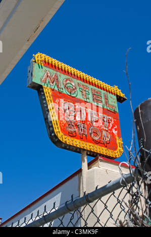 Vieux motel neon sign sur la route 66 au Nouveau Mexique Banque D'Images