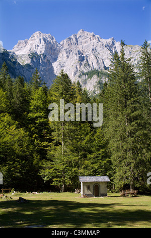 Alpes Juliennes - Skrlatica peak - regardez de Aliazevov dom Banque D'Images