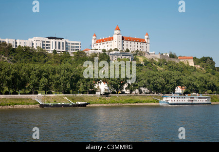 Château de Bratislava et le parlement Banque D'Images