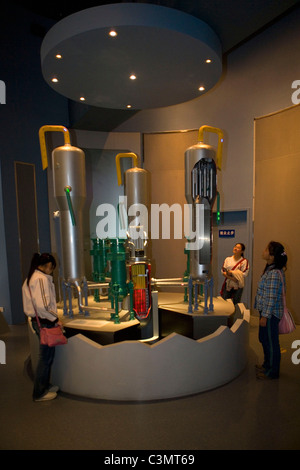 La Chine. Shanghai. Musée des sciences et de la technologie de Shanghai. Modèle de centrale nucléaire. Banque D'Images