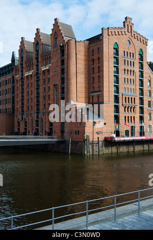 Internationales Maritimes Museum, Hambourg, Musée Maritime, l'Kaispeicher B entrepôt sur le Magdeburg et Brooktor Banque D'Images