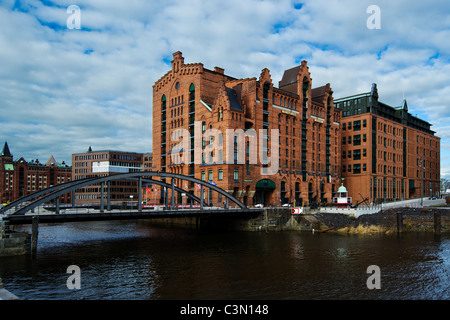 Internationales Maritimes Museum, Hambourg, Musée Maritime, l'Kaispeicher B entrepôt sur le Magdeburg et Brooktor Banque D'Images