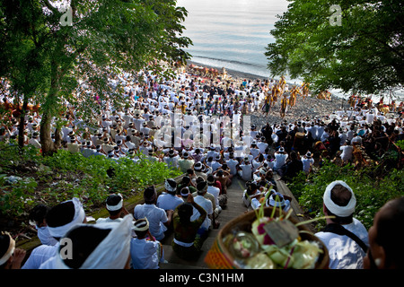 L'île de Bali, Indonésie, Alassari, Sea temple appelé Pura Batu Ponjok. Melasti Festival pour honorer les dieux de la mer. Melasty Fes Banque D'Images