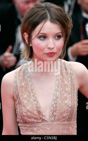 EMILY BROWNING Sleeping Beauty PREMIERE PALAIS DES FESTIVALS CANNES FRANCE 12 Mai 2011 Banque D'Images