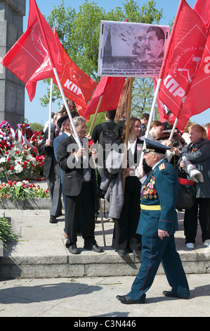 World War 2 - peuples autochtones et les anciens combattants avec de nombreux prix au 66e anniversaire de la fin de la guerre à Kaliningrad (Koenigsberg) 9 mai 2011 Banque D'Images