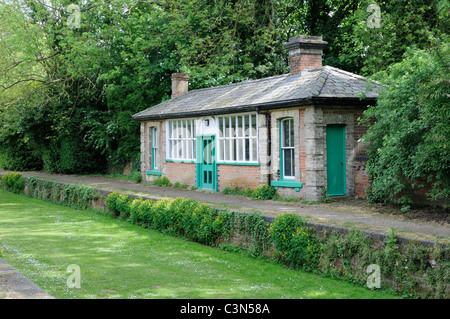 Une ancienne salle d'attente à la gare (fermé : 1967) dans la région de Clare Castle Country Park, Clare, Suffolk, Angleterre. Banque D'Images