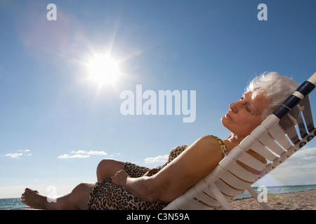 Woman on the beach Banque D'Images