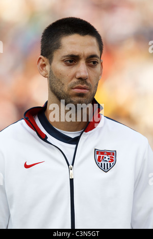 Clint Dempsey des États-Unis se tient au cours de présentations des équipes avant une Coupe du Monde de la FIFA, le groupe C match contre l'Algérie. Banque D'Images