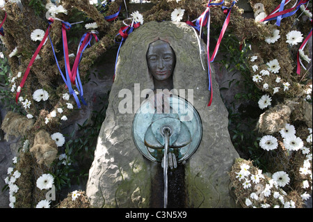 Fontaine Enigma plus Malvhina Plan d'eau, Belle Vue Terrasse - centre-ville de Great Malvern Worcestershire, 2011 Bien s'habiller Banque D'Images