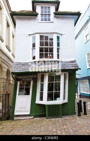 Le Crooked House dans Market Street une petite ruelle pavée backstreet à Windsor, Berkshire, England, UK Banque D'Images